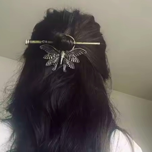 Vintage Gothic Butterfly Hair Clip - Picture 1 of 5